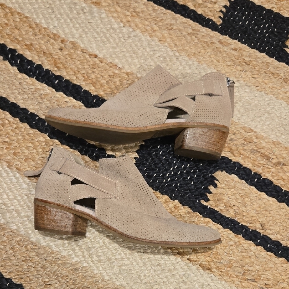 Dolce Vita Taupe Ankle Booties, Back Zip, VGUC, Sz8, Casual Boho Coachella Vibes - Picture 3 of 8